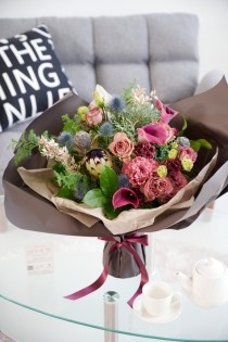 そのまま飾れる花束・ブーケ　冬のシックモダンデザイン（Mサイズ）