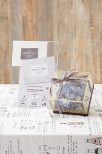 ［オンラインギフト（ブロンズコース）セット］ドライフラワー　ガラスギフトボックス　ダスティブルー（Sサイズ）