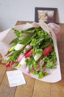 花束・ブーケ　チューリップ15本　春の花束（ミックス系）※春仕様ラッピング＆フラワーバッグ付