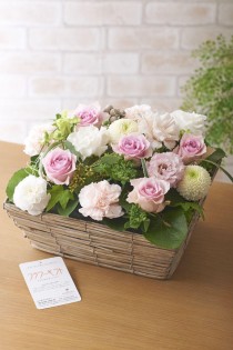 アレンジメントフラワー　Square Basket（ピンク系）